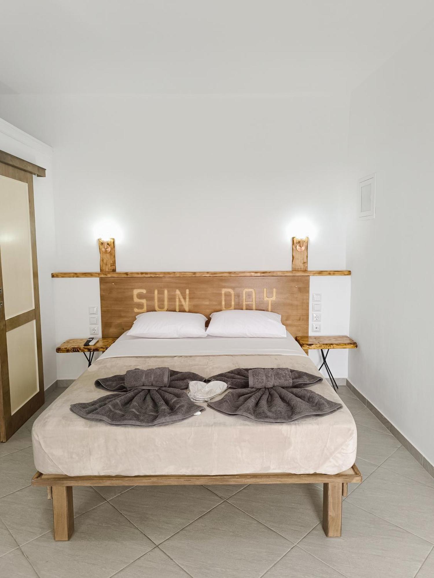 Sun Day Apartments&Rooms Artemida Extérieur photo